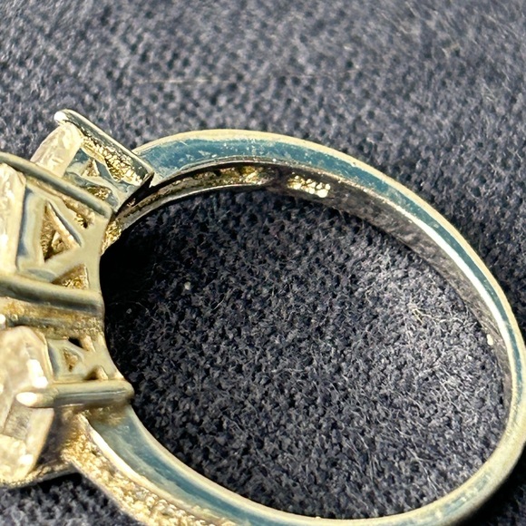 Beautiful Sterling Silver and 3 Stone CZ Ring - Picture 2 of 3